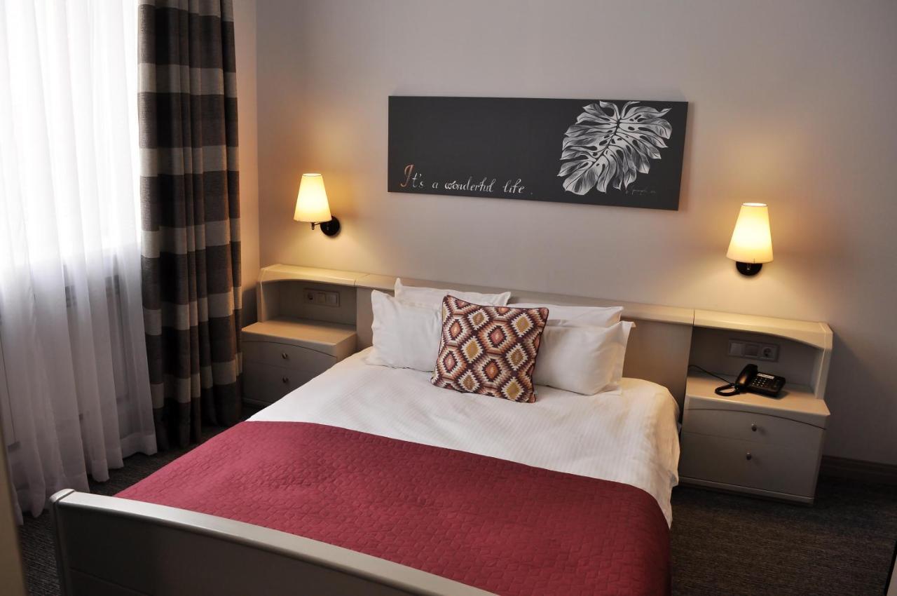Villa Four Rooms คาร์คิฟ ภายนอก รูปภาพ